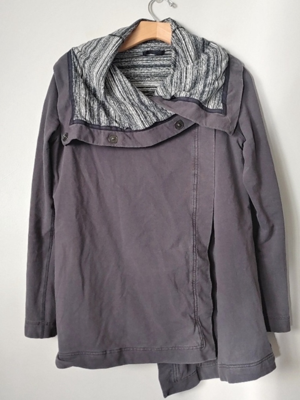 Lululemon Savasana Wrap 8 Grey Striped Pullover Sweatshirt Jacket